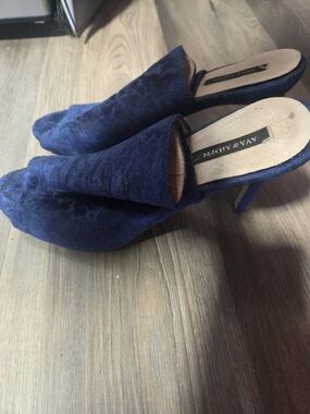 AVA & AIDEN Women's Navy Blue Slip-On Heeled Mules
